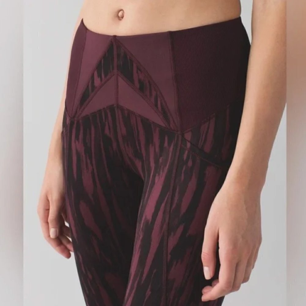 Lululemon Exquisite Crop Legging Painted Animal‎ Bordeaux Drama Black size 0